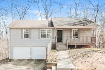 6538 River Hill Dr Flowery Branch, GA 30542